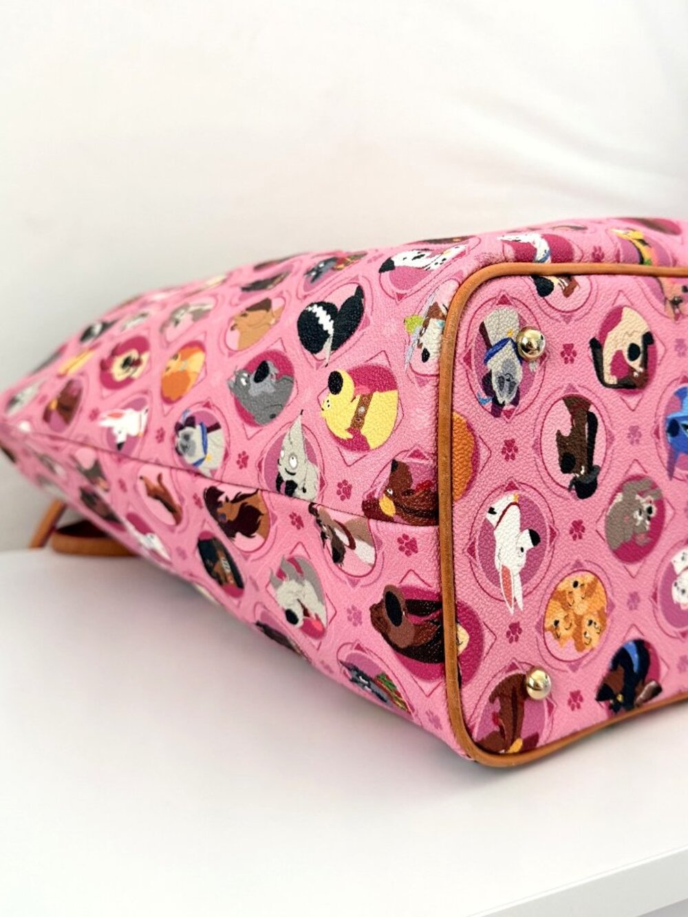 ๐ถ Disney Dooney & Bourke Pink "Disney Dogs" Tote ๐ถ - Picture 5 of 12